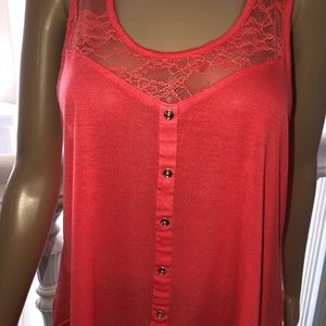 Women’s top size medium